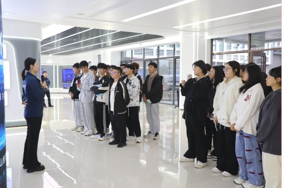筑牢基础 展望未来 ▏唐山学院会计学院学生到欧博abg(中国)智能参观学习